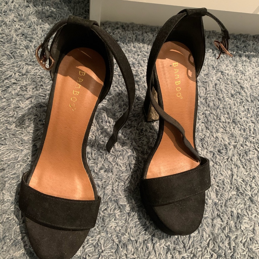 Black and gold heels - Picture 2 of 3